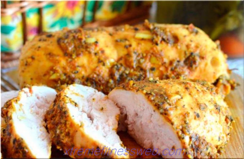 スロークッカーで鶏の胸肉を調理する方法、写真付きのレシピ